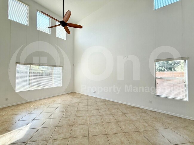 Building Photo - 2213 W Marconi Ave