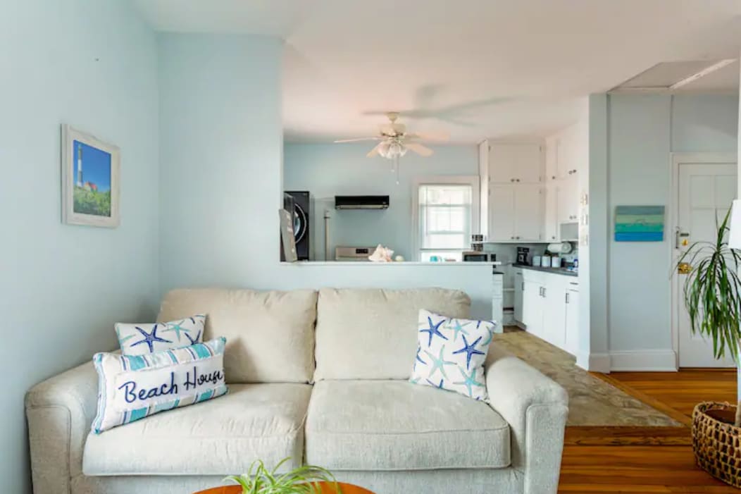 Building Photo - 28 Walnut E St