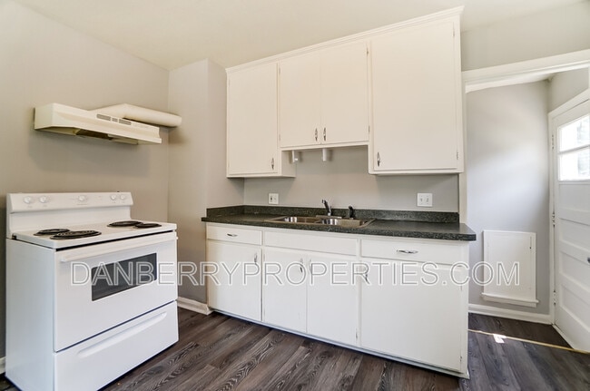 Building Photo - 818 Brookley Blvd