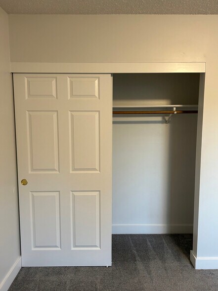 Building Photo - 740-750 W Powell Blvd