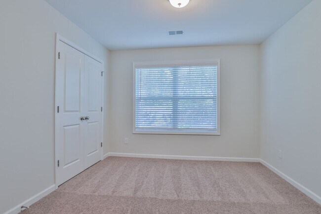 Building Photo - 764 Shull St