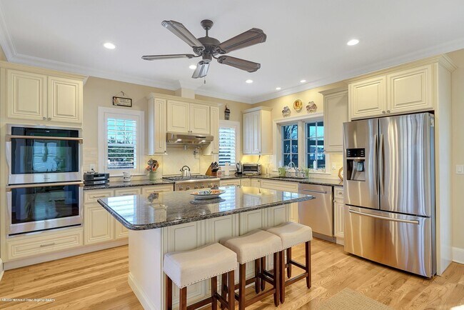 Building Photo - 330 Villa Park Wy