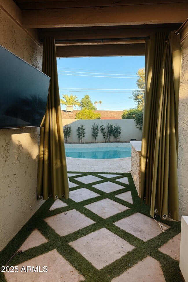 Building Photo - 8100 E Camelback Rd