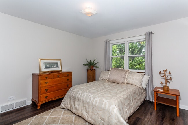 Building Photo - 10107 IL-120