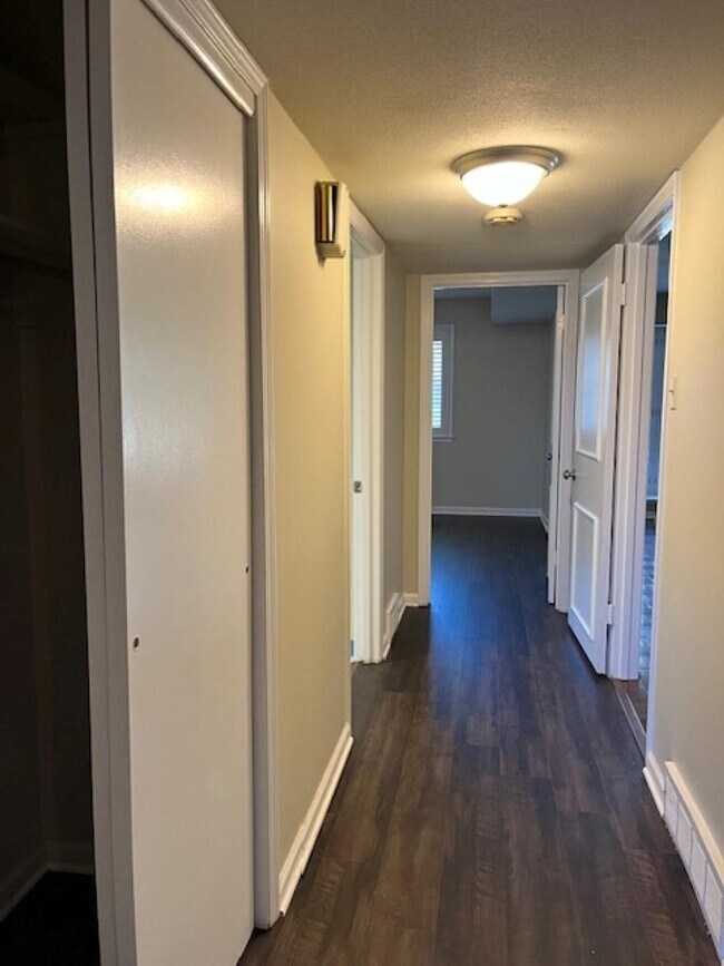 Building Photo - 4400 Poplar Ave