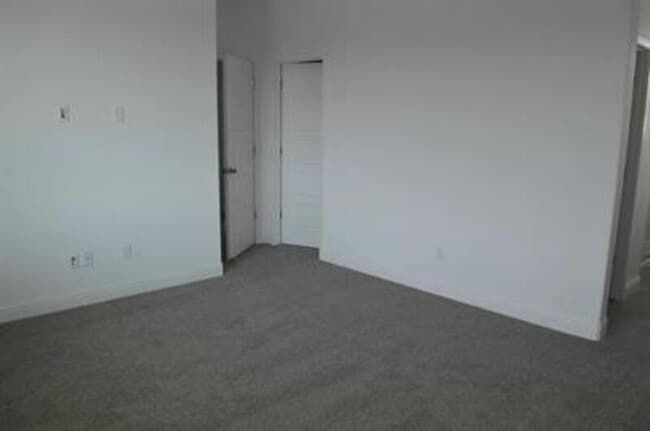 Building Photo - 2447 Quesada Dr