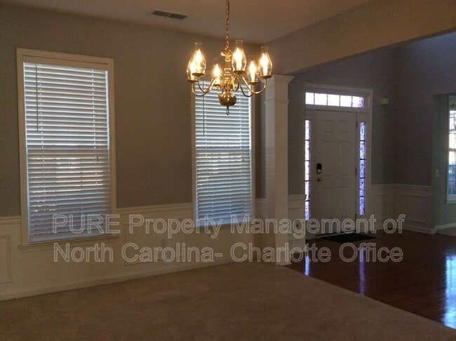 Building Photo - 7713 Noland Woods Dr