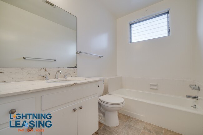 Building Photo - 1035 Hayworth Ave
