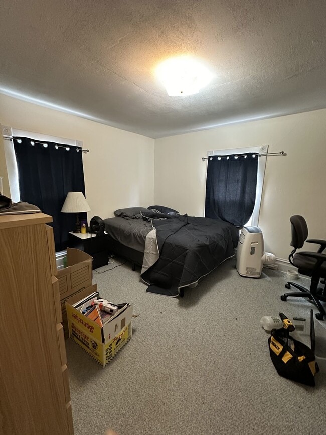 Building Photo - Great 4 Bed 3 Bath! Available June 1st