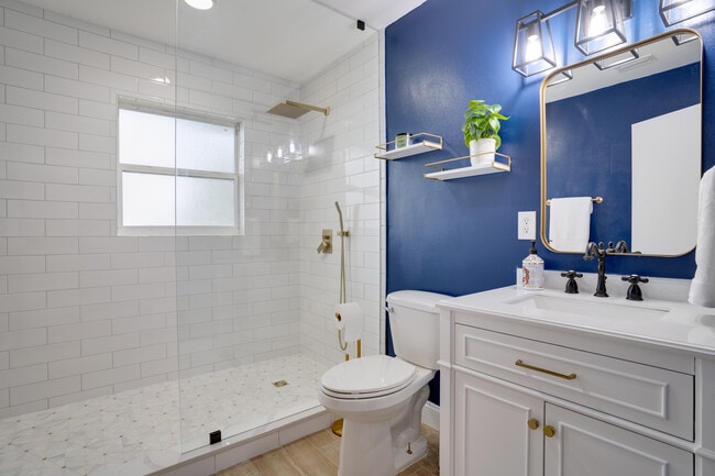Building Photo - 2076 Burnice Dr