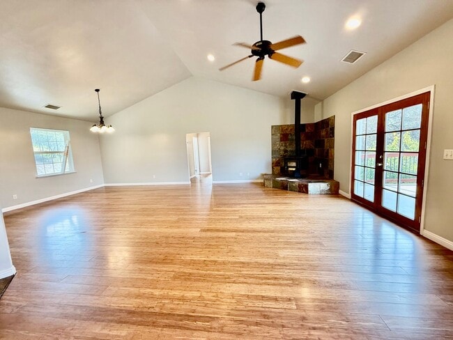 Building Photo - Unique Horse property with 2 units