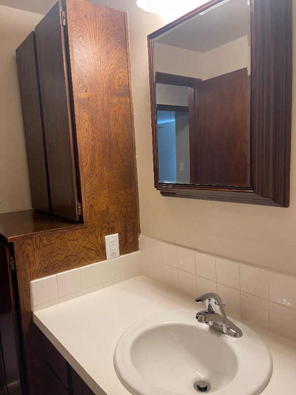 Building Photo - 2715 W Euclid Ave