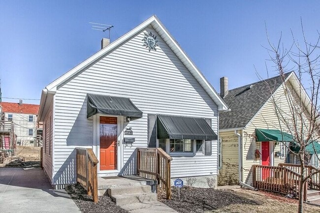 Building Photo - Newly Remodeled 1 Bed, 1 Bath House in Tre...