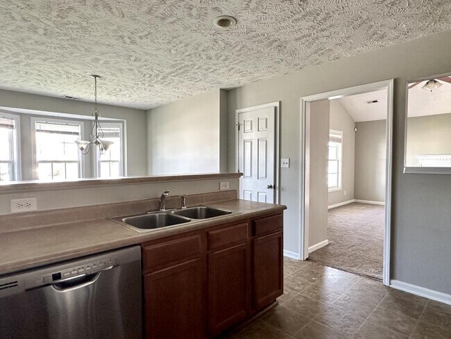 Building Photo - 2352 Saltwood Rd