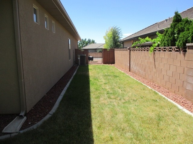 Building Photo - 3 Bedroom 2 bath Single Level - Single Family Home