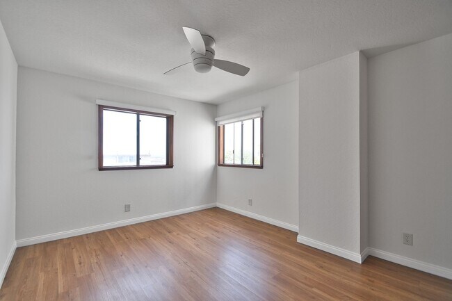 Building Photo - 472 36th St
