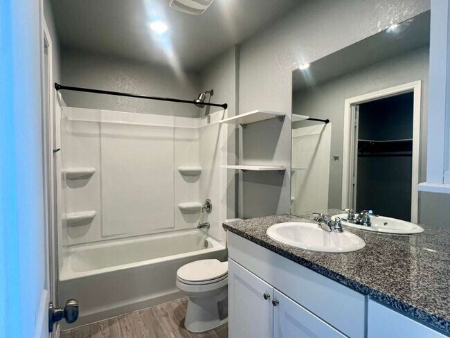 Building Photo - Charming 3-Bed Retreat with Open Living & Private Primary Suite in San Antonio