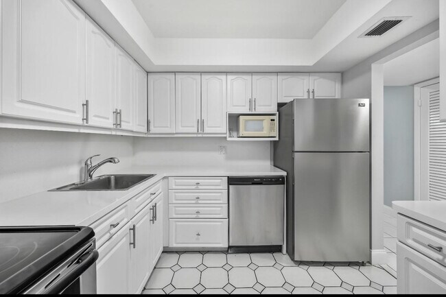 Building Photo - 6100 S Falls Cir Dr