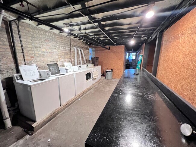 Building Photo - 3216 W Altgeld St