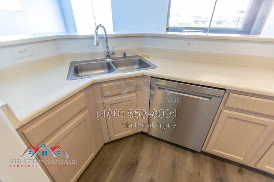 Building Photo - 4644 N 22nd St