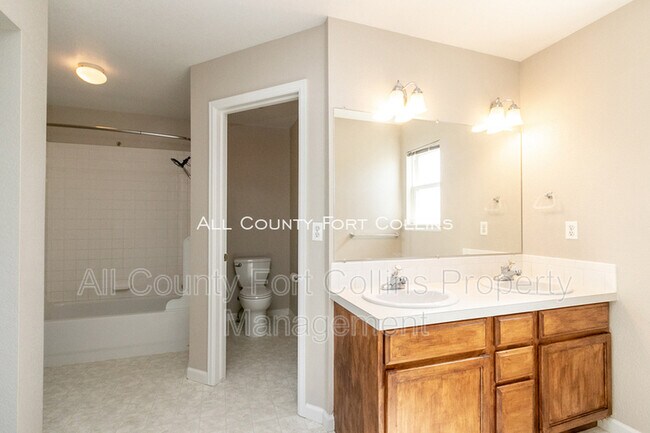 Building Photo - 827 Glenwall Dr