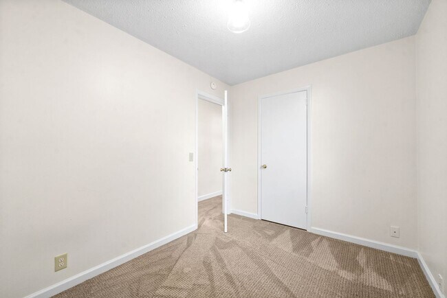 Building Photo - 1509 Nichols Dr