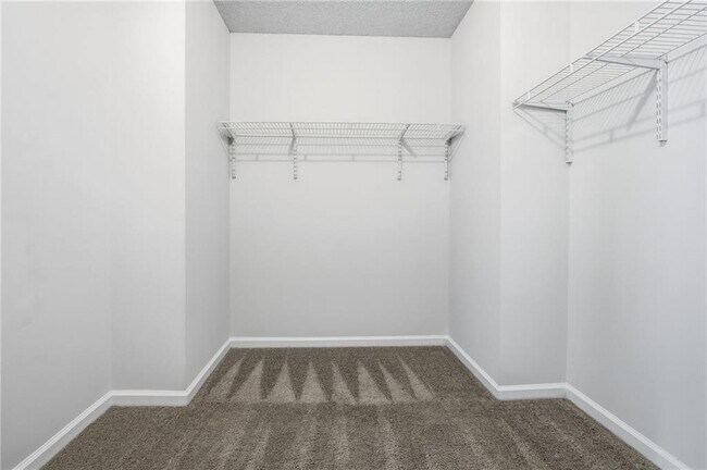 Building Photo - 5949 Idlewood Pl