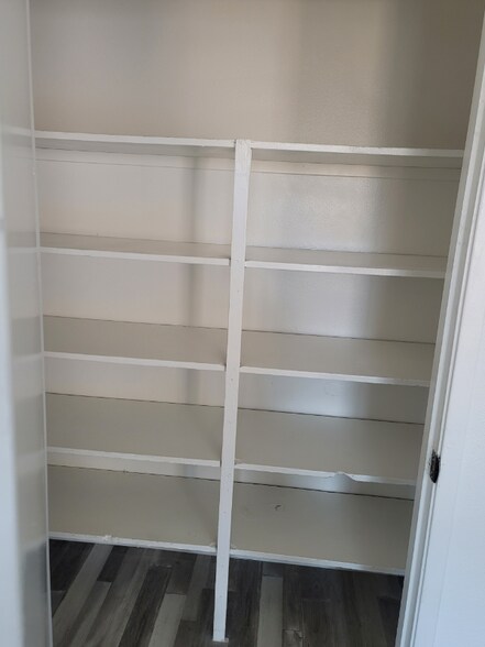 Building Photo - 830 N Ferger Ave