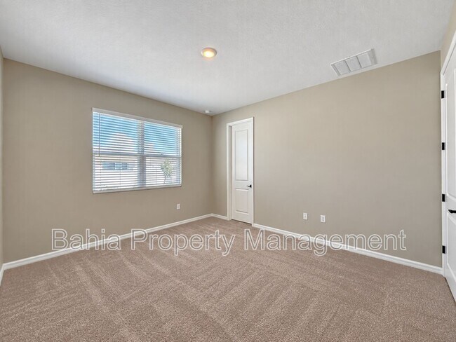 Building Photo - 819 Folklore Ln
