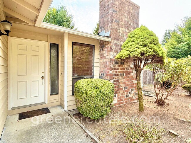 Building Photo - Cozy Meets Convenient in This Lacey Charme...
