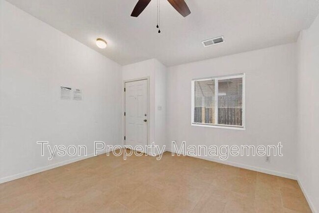 Building Photo - 4740 Jessica Dr NE