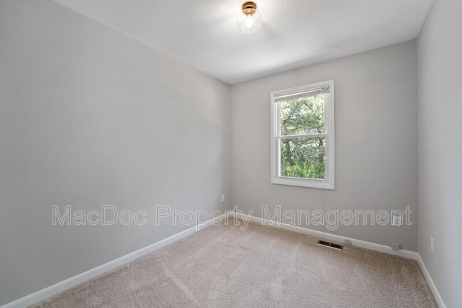 Building Photo - 5239 Daffodil Dr