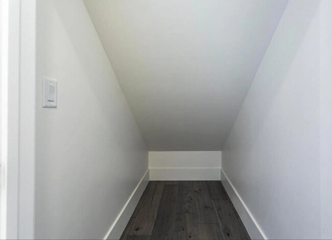 Building Photo - Stunning 3 Bedroom, 2.5 Bathroom in Beautiful Desert Color Community