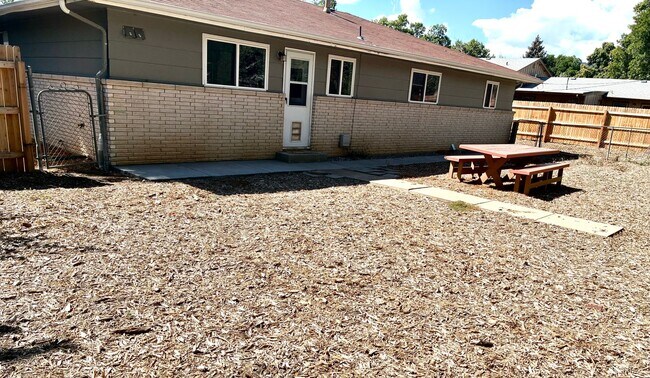 Building Photo - 2428 Clearview Ave