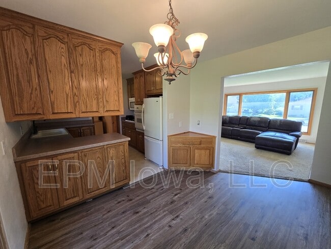 Building Photo - 2514 Saratoga Dr