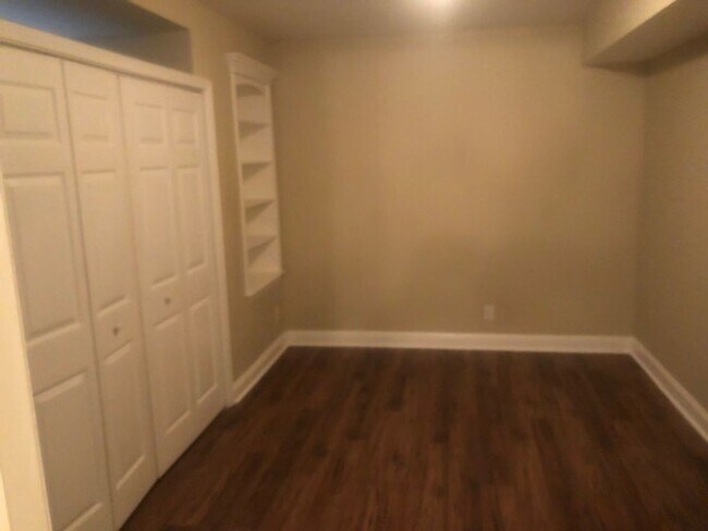 Building Photo - 6980 Roswell Rd