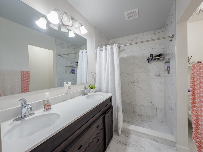 Building Photo - 724 Kensington Lake Cir