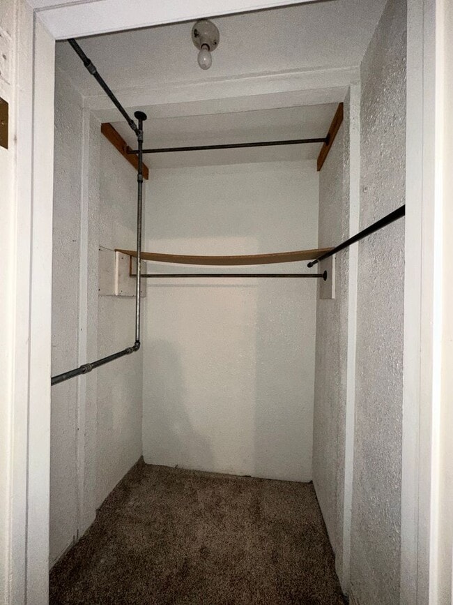 Building Photo - Plaza District / Classen 3 Bed Beauty!