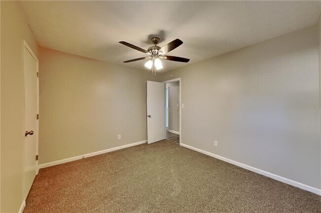 Building Photo - 8030 Sumit Creek Dr NW