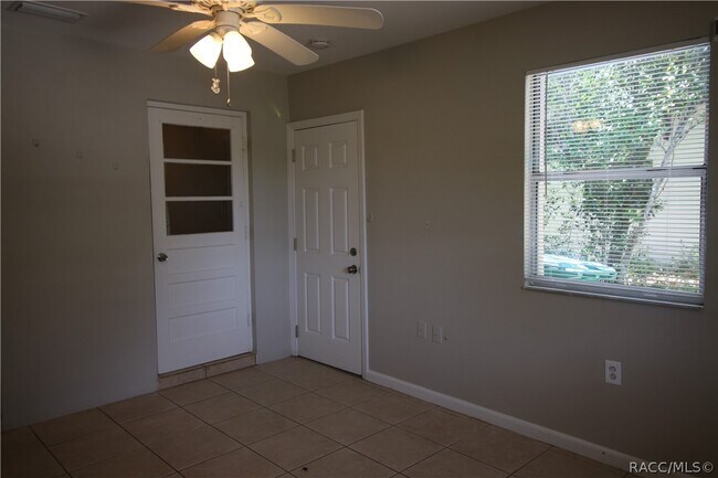 Building Photo - 13 S Washington St