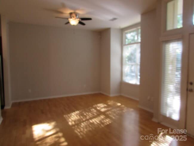 Building Photo - 2125 Southend Dr