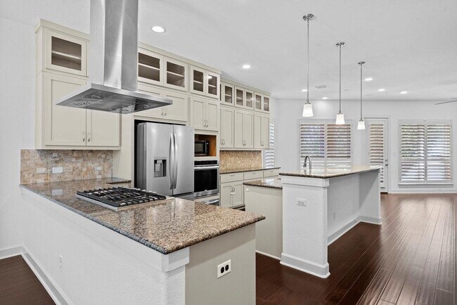 Building Photo - 6533 E Hill Dr