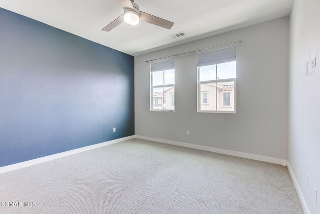 Building Photo - 597 Mustang St