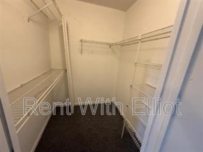 Building Photo - 2633 Bogota Ave