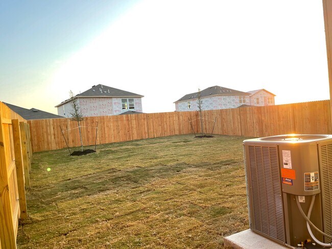 Building Photo - 6035 Bluestem Way