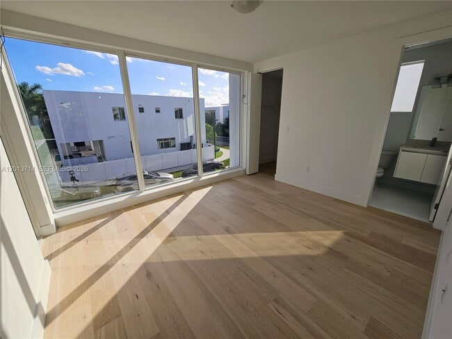 Building Photo - 10289 NW 75th Terrace