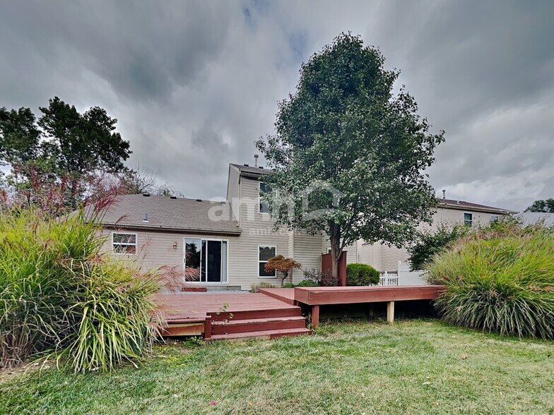 Building Photo - 333 Greenwood Ln