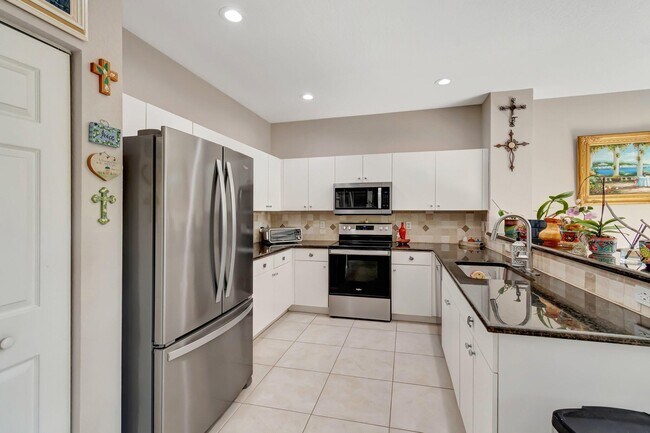 Building Photo - 6788 Hendry Dr