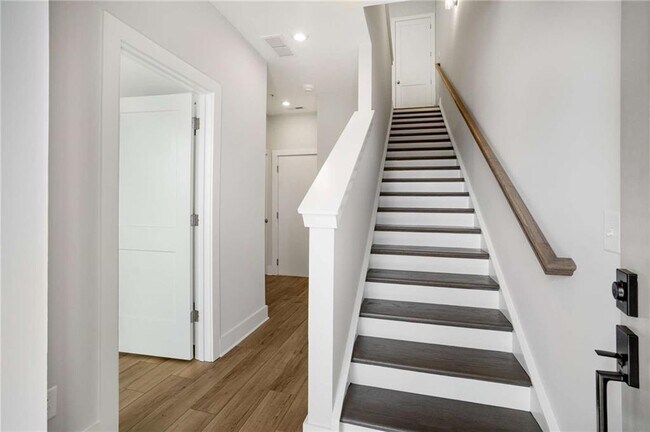 Building Photo - 1293 Longreen Ter NW