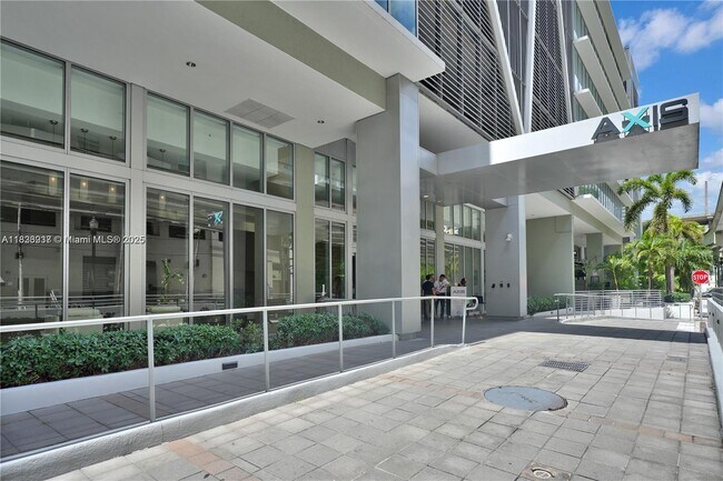 Building Photo - 1111 SW 1st Ave